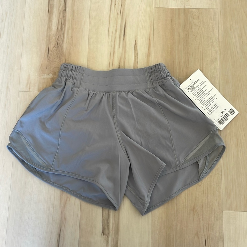 Lululemon Hotty Hot LR Short 4” *Lined
